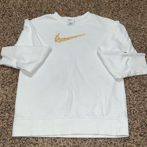 Girls, large Nike crewneck